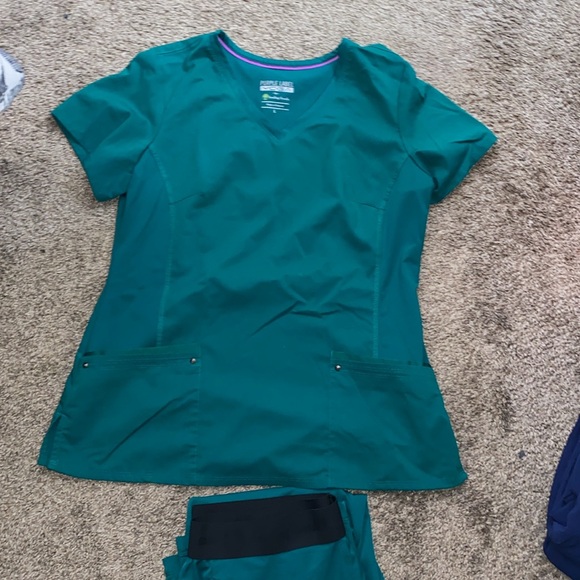 Scrub set - Picture 2 of 2